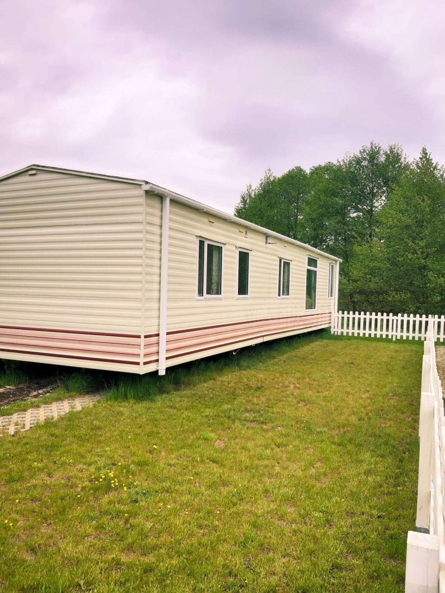 Lary Camping Homes - Domki Dabrowka Gostynin Eksteriør billede